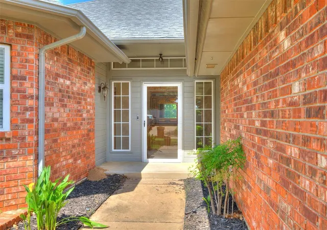 3rd image of 1917 Goldenrod Ln, Oklahoma City, OK 73130 | MLS# 1176208