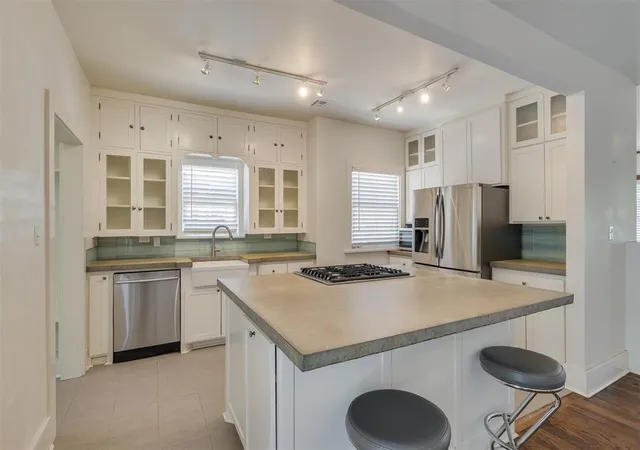 Photo 2 of Single family home for sale at 1134 Nw 40th St, Oklahoma City, OK 73118 | MLS# 1176439 | Listing updated on 2025-09-24