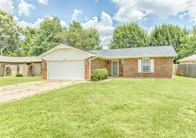Photo 2 of Single family home for sale at 723 Garden Grove, Yukon, OK 73099 | MLS# 1176475 | Listing updated on 2025-12-18