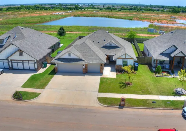 2nd image of 1924 Sama Way, Yukon, OK 73099 | MLS# 1176493