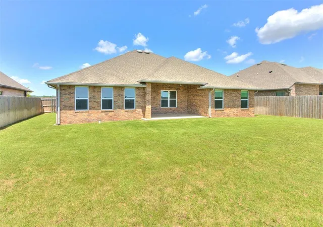 3rd image of 1924 Sama Way, Yukon, OK 73099 | MLS# 1176493