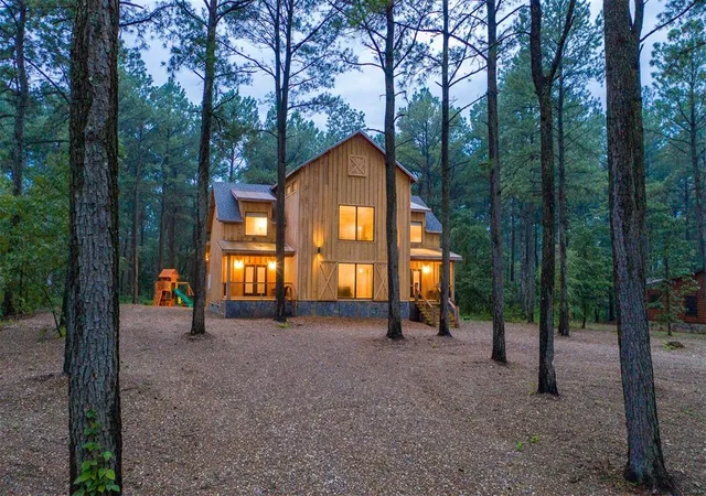 Photo 2 of Single family home for sale at 300 Bent Oak Trl, Broken Bow, OK 74728 | MLS# 1176791 | Listing updated on 2026-07-29