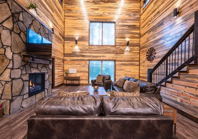 Photo 3 of Single family home for sale at 300 Bent Oak Trl, Broken Bow, OK 74728 | MLS# 1176791 | Listing updated on 2026-07-29