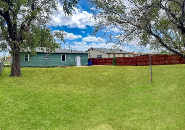 Homes for sale in Altus, OK | 1329 E Spruce St, Altus, OK 73521 | MLS# 1177171