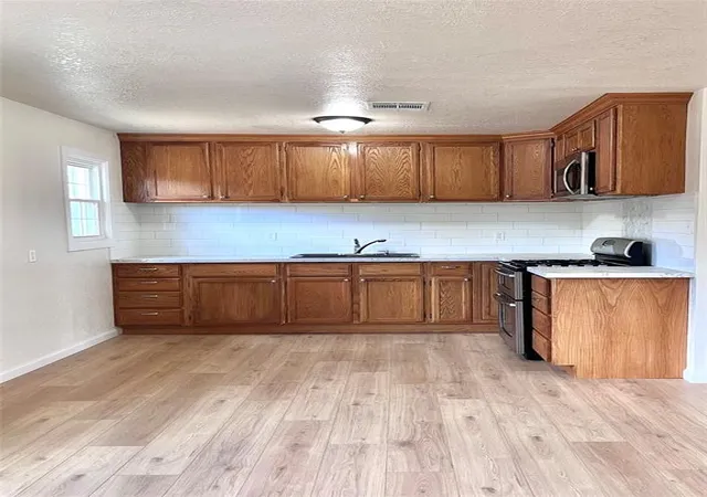 Homes for sale in Altus, OK | 1329 E Spruce St, Altus, OK 73521 | MLS# 1177171