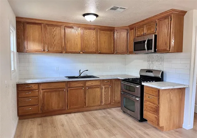 Homes for sale in Altus, OK | 1329 E Spruce St, Altus, OK 73521 | MLS# 1177171