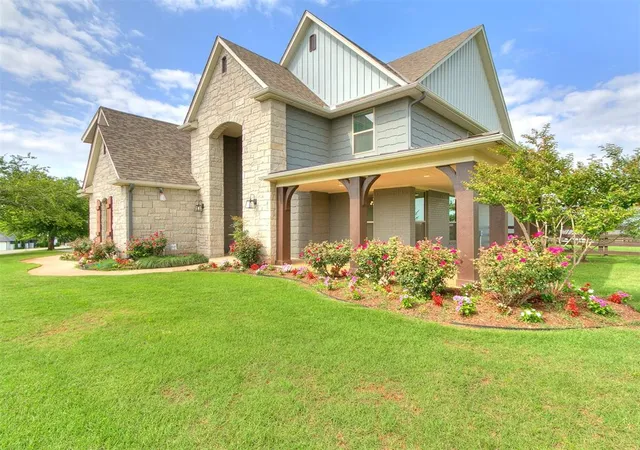 Photo 2 of Single family home for sale at 2517 Sandplum Ln, Washington, OK 73093 | MLS# 1177198 | Listing updated on 2025-12-03