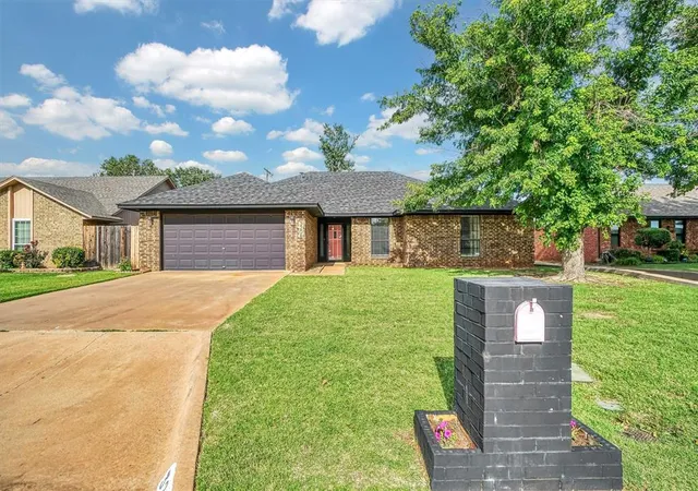 Photo 2 of Single family home for sale at 3208 Quail Cir, Altus, OK 73521 | MLS# 1177319 | Listing updated on 2025-11-01
