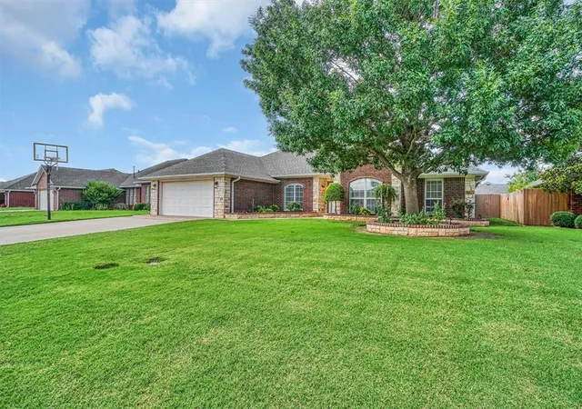 Photo 2 of Single family home for sale at 517 N Quail Run, Altus, OK 73521 | MLS# 1177569 | Listing updated on 2025-09-17