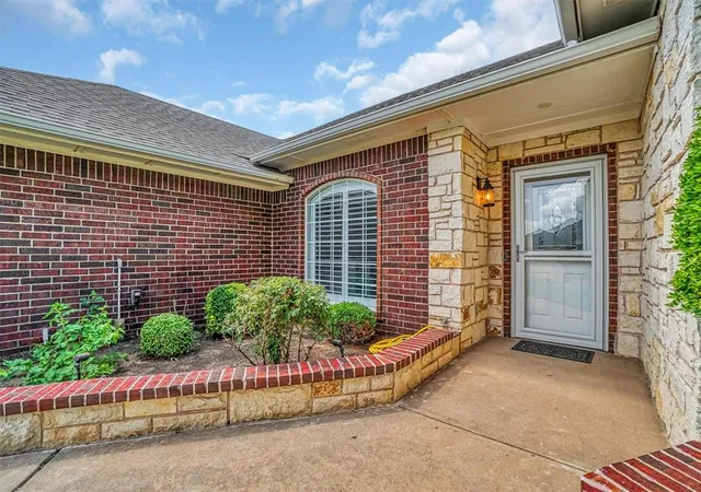 Photo 3 of Single family home for sale at 517 N Quail Run, Altus, OK 73521 | MLS# 1177569 | Listing updated on 2025-09-17