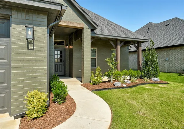 Photo 3 of Single family home for sale at 3325 Slate River Dr, Yukon, OK 73099 | MLS# 1177666 | Listing updated on 2026-10-06
