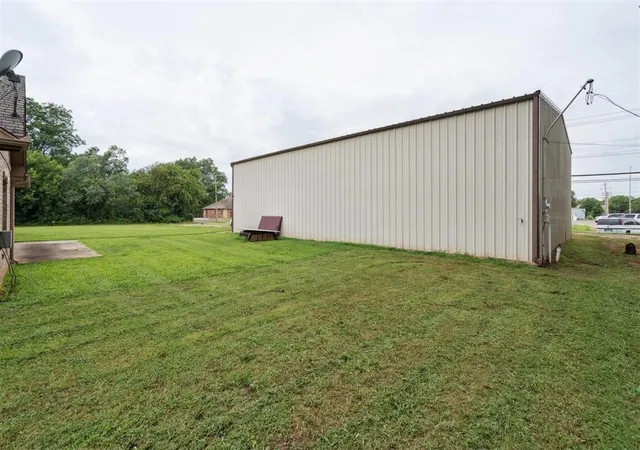 Photo 39 of Single family home for sale at 610 W Choctaw St, Lindsay, OK 73052 | MLS# 1178061 | Listing updated on 2025-10-01