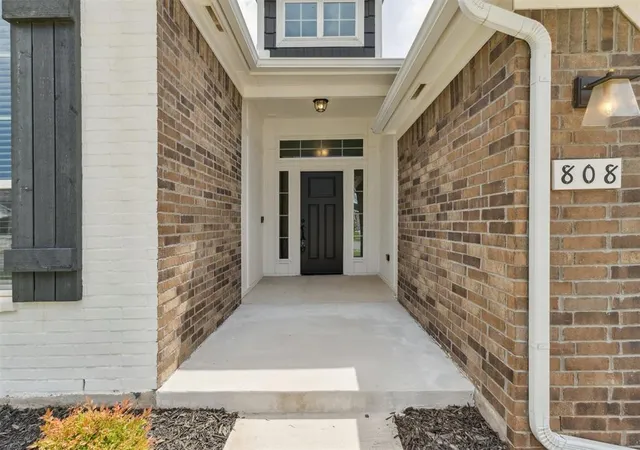 3rd image of 808 Scully Rd, Yukon, OK 73099 | MLS# 1178249