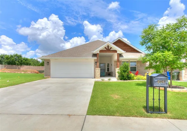 Photo 2 of Single family home for sale at 2047 Turtle Crk Way, Norman, OK 73071 | MLS# 1178633 | Listing updated on 2025-10-01
