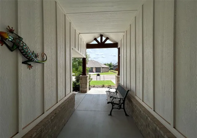 Photo 3 of Single family home for sale at 2047 Turtle Crk Way, Norman, OK 73071 | MLS# 1178633 | Listing updated on 2025-10-01