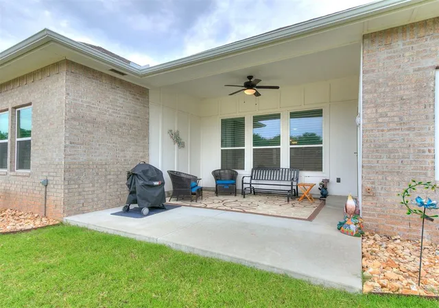 Photo 4 of Single family home for sale at 2047 Turtle Crk Way, Norman, OK 73071 | MLS# 1178633 | Listing updated on 2025-10-01