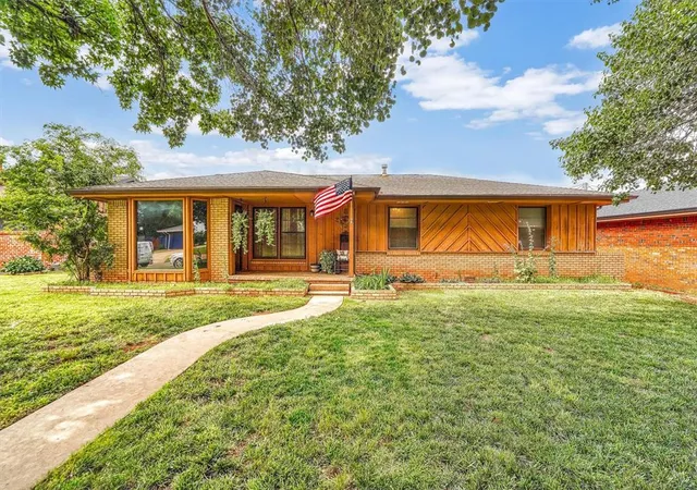 1st image of 805 Shore Dr, Elk City, OK 73644 | MLS# 1178739