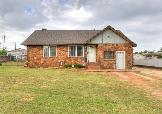 Photo 1 of Single family home for sale at 1016 Maple Ave, Yukon, OK 73099 | MLS# 1178976 | Listing updated on 2025-09-27