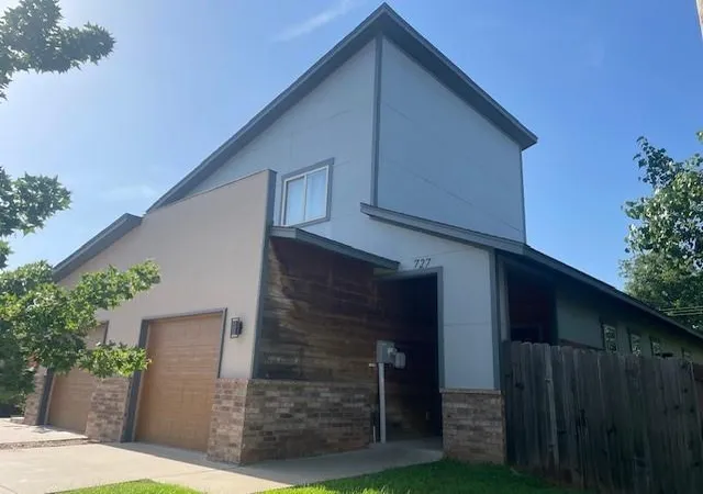Photo 1 of Multi family home for sale at 727 Ne 5th St, Oklahoma City, OK 73104 | MLS# 1179198 | Listing updated on 2025-09-30
