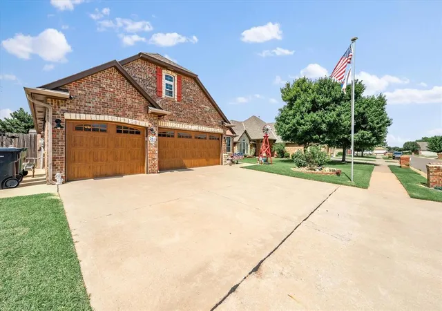 4th image of 13117 Sw 2Nd Ter, Yukon, OK 73099 | MLS# 1179333