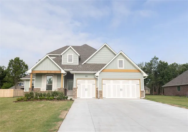 2nd image of 12401 Samara Dr, Oklahoma City, OK 73173 | MLS# 1179616