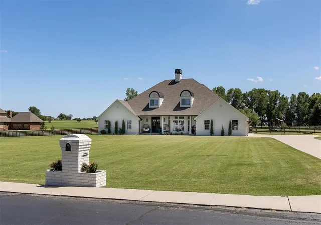 2nd image of 12724 Torre Pines Ln, Yukon, OK 73099 | MLS# 1179727