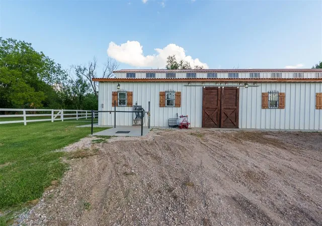 Photo 3 of Single family home for sale at 1514 Eisenhower Rd, Norman, OK 73069 | MLS# 1180009 | Listing updated on 2026-08-12