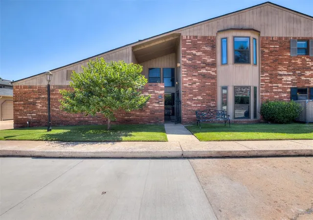 Photo 2 of Condo for sale at 6500 N Grand Blvd #131, Oklahoma City, OK 73116 | MLS# 1180127 | Listing updated on 2025-10-28