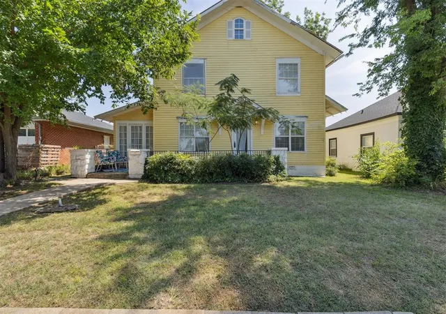2nd image of 611 E Noble Ave, Guthrie, OK 73044 | MLS# 1180291