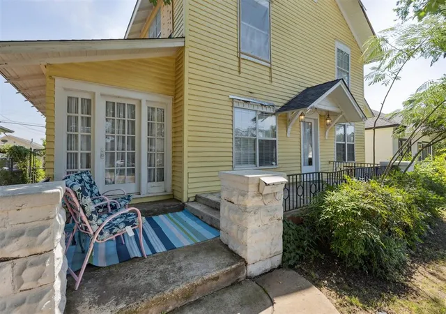 3rd image of 611 E Noble Ave, Guthrie, OK 73044 | MLS# 1180291