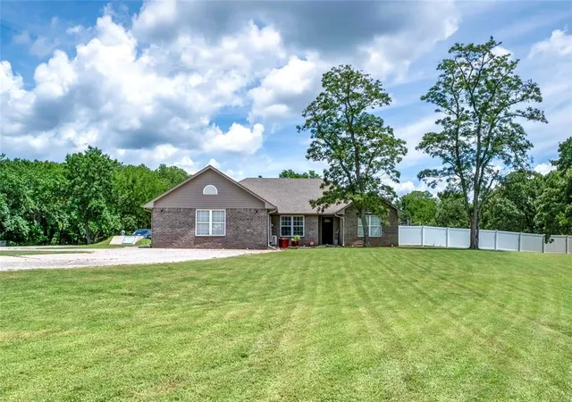 3rd image of 800 Tilghman Dr, Chandler, OK 74834 | MLS# 1180531