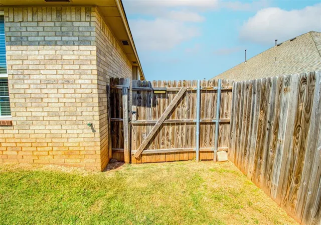 35th image of 3300 Valley Brk, Norman, OK 73071 | MLS# 1180809