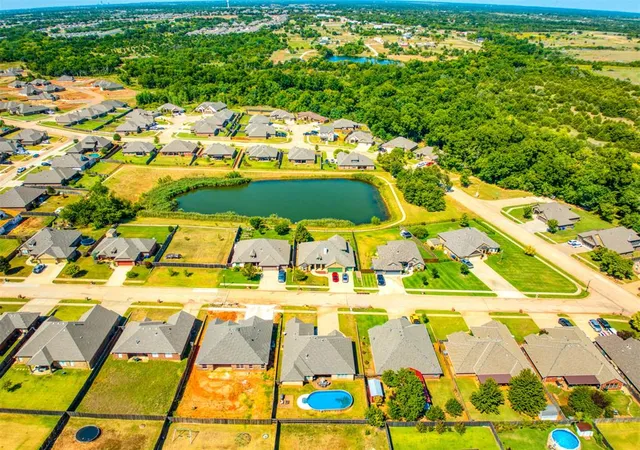 4th image of 3300 Valley Brk, Norman, OK 73071 | MLS# 1180809