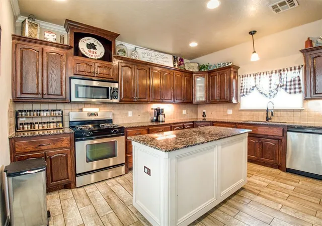 5th image of 3300 Valley Brk, Norman, OK 73071 | MLS# 1180809