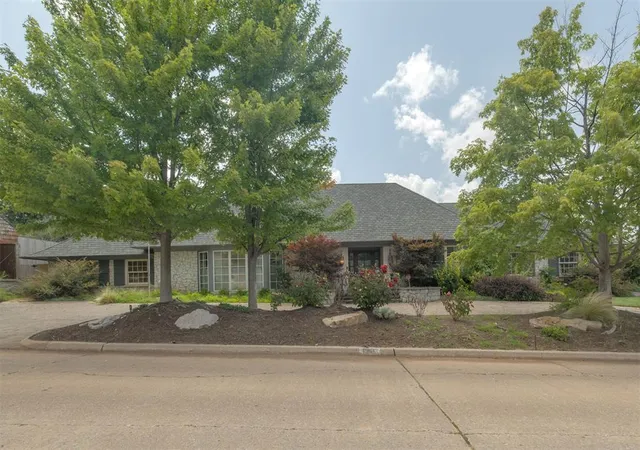 Photo 1 of Single family home for sale at 6815 N Country Club Dr, Oklahoma City, OK 73116 | MLS# 1181009 | Listing updated on 2026-01-16