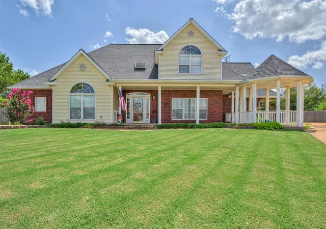 Single family home for sale at 2005 Oak Cir, Piedmont, OK 73078 | MLS# 1181318