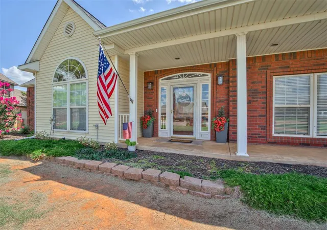 Photo 2 of Single family home for sale at 2005 Oak Cir, Piedmont, OK 73078 | MLS# 1181318 | Listing updated on 2026-08-10