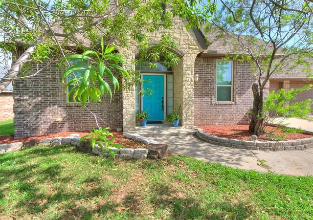 1st image of 12401 Sw 7th St, Yukon, OK 73099 | MLS# 1181323