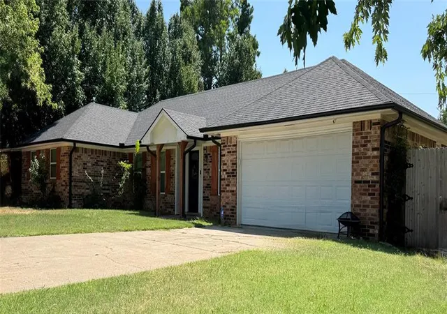 3rd image of 112 Mockingbird Ln, Chickasha, OK 73018 | MLS# 1181481