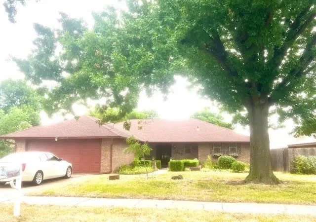 1st image of 2605 Sw 92nd St, Oklahoma City, OK 73159 | MLS# 1181790