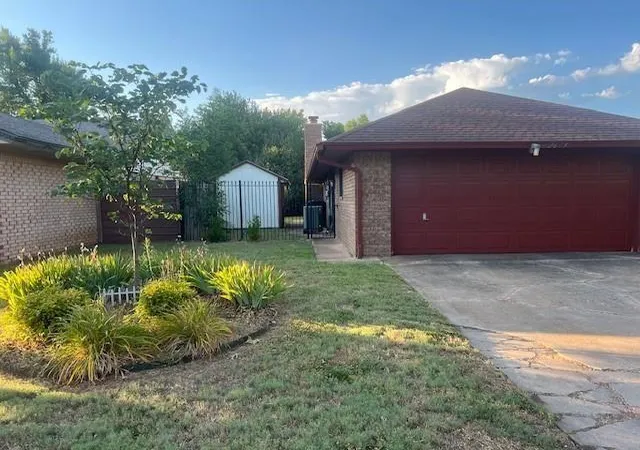 2nd image of 2605 Sw 92nd St, Oklahoma City, OK 73159 | MLS# 1181790