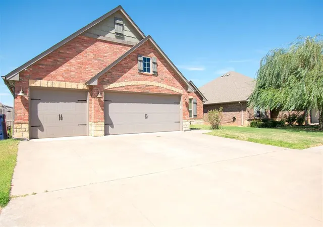 2nd image of 10217 Sw 24th St, Yukon, OK 73099 | MLS# 1181947