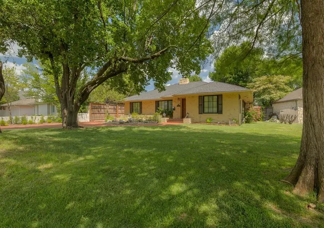 Photo 2 of Single family home for sale at 6409 N Hillcrest Ave, Nichols Hills, OK 73116 | MLS# 1182175 | Listing updated on 2026-01-15