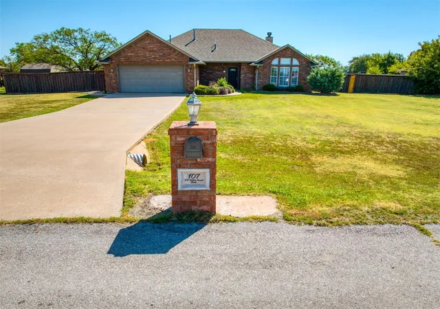 2nd image of 107 Nw Valleybrook, Lawton, OK 73505 | MLS# 1182219