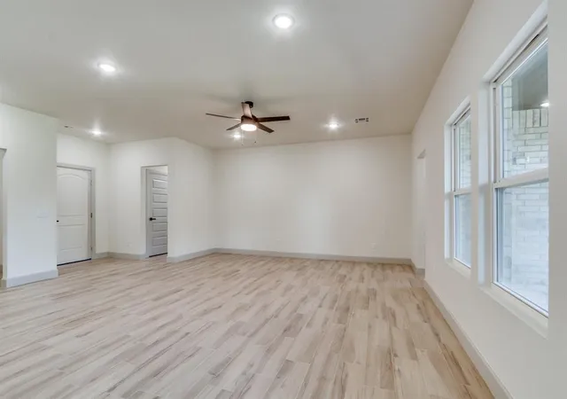 3rd image of 11617 Sw 14Th St, Yukon, OK 73099 | MLS# 1182239
