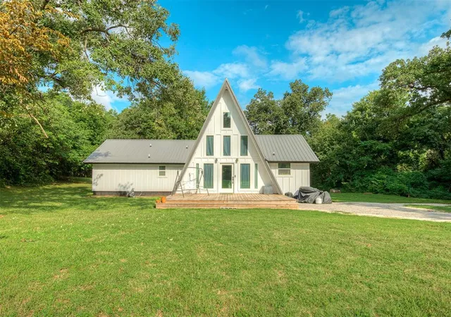 Photo 2 of Sale Pending at 9001 S Coltrane Rd, Guthrie, OK 73044 | MLS# 1182342 | Listing updated on 2025-10-27