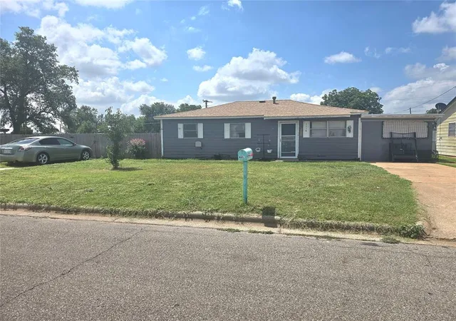 Homes for sale in Altus, OK | 1116 W Frisco St, Altus, OK 73521 | MLS# 1182406