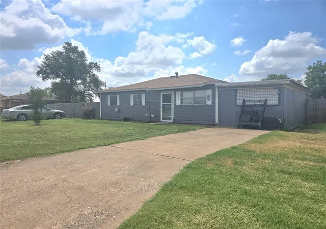 Homes for sale in Altus, OK | 1116 W Frisco St, Altus, OK 73521 | MLS# 1182406