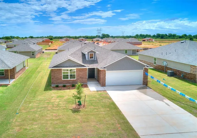Photo 3 of Sale Pending at 928 S Bear Ln, Mustang, OK 73064 | MLS# 1182865 | Listing updated on 2025-10-08