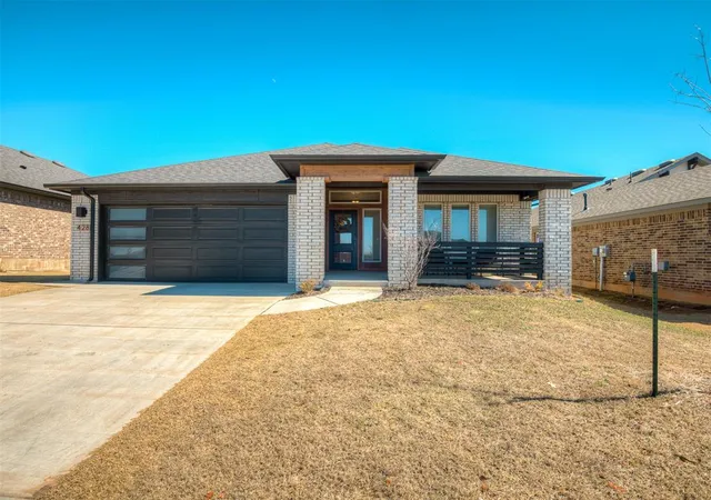 1st image of 428 Vista Dr, Yukon, OK 73099 | MLS# 1182875